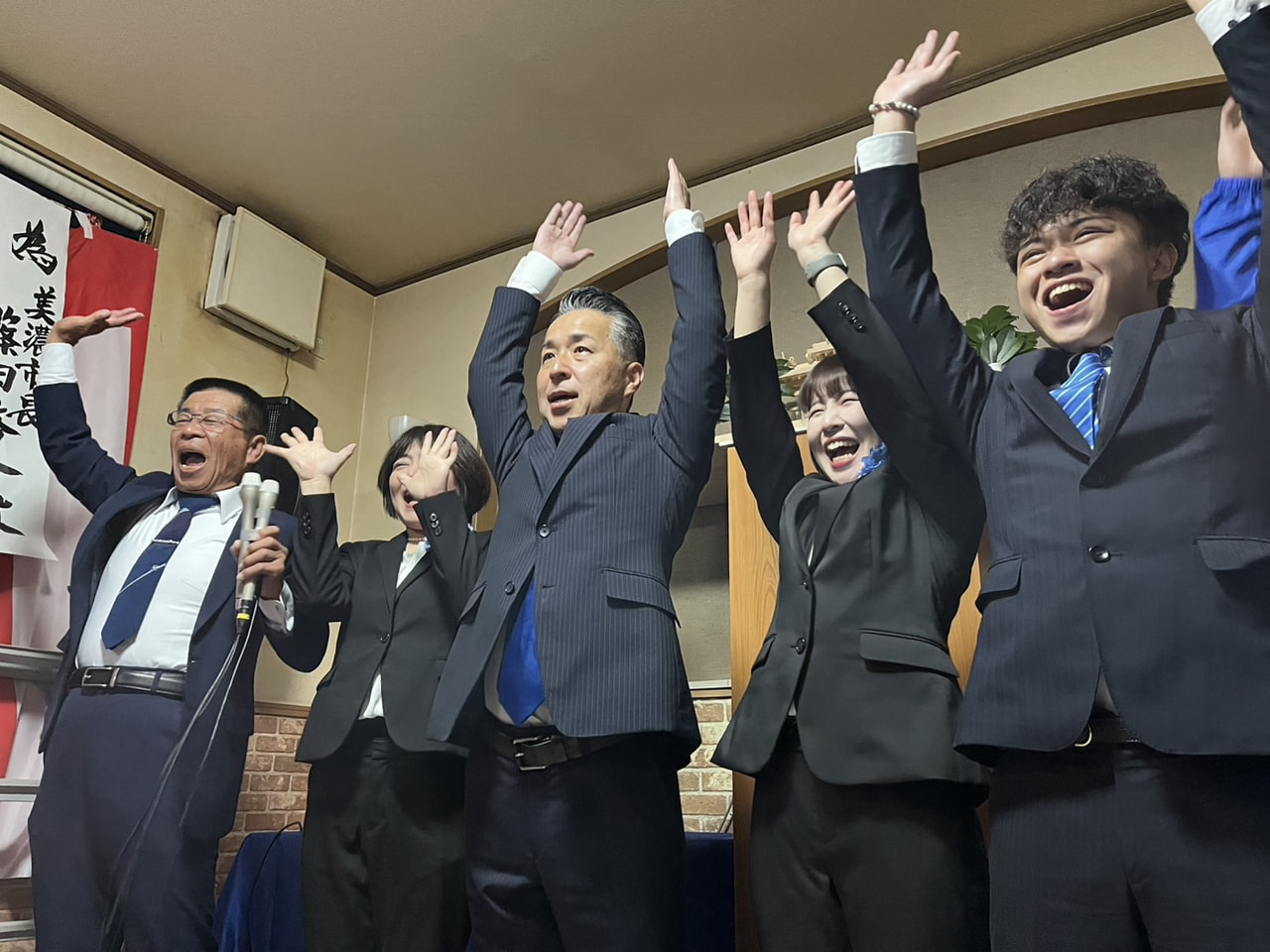 現職の辞職に伴う美濃市長選は２日投票が行われ、無所属新人の元市総務課長、篠田啓介...