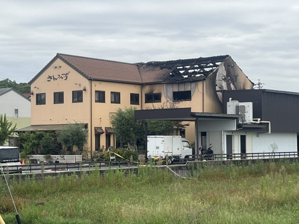 本巣市のケーキ店で５日夜に火事があり、２人が死亡、他３人が病院に搬送されました。...