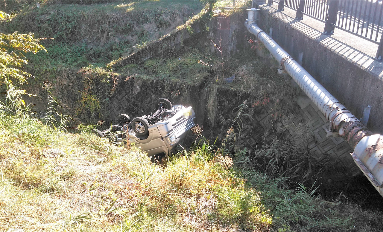 31日午前、岐阜県高山市で軽トラックが川に転落し、運転していた75歳の男性が死亡...