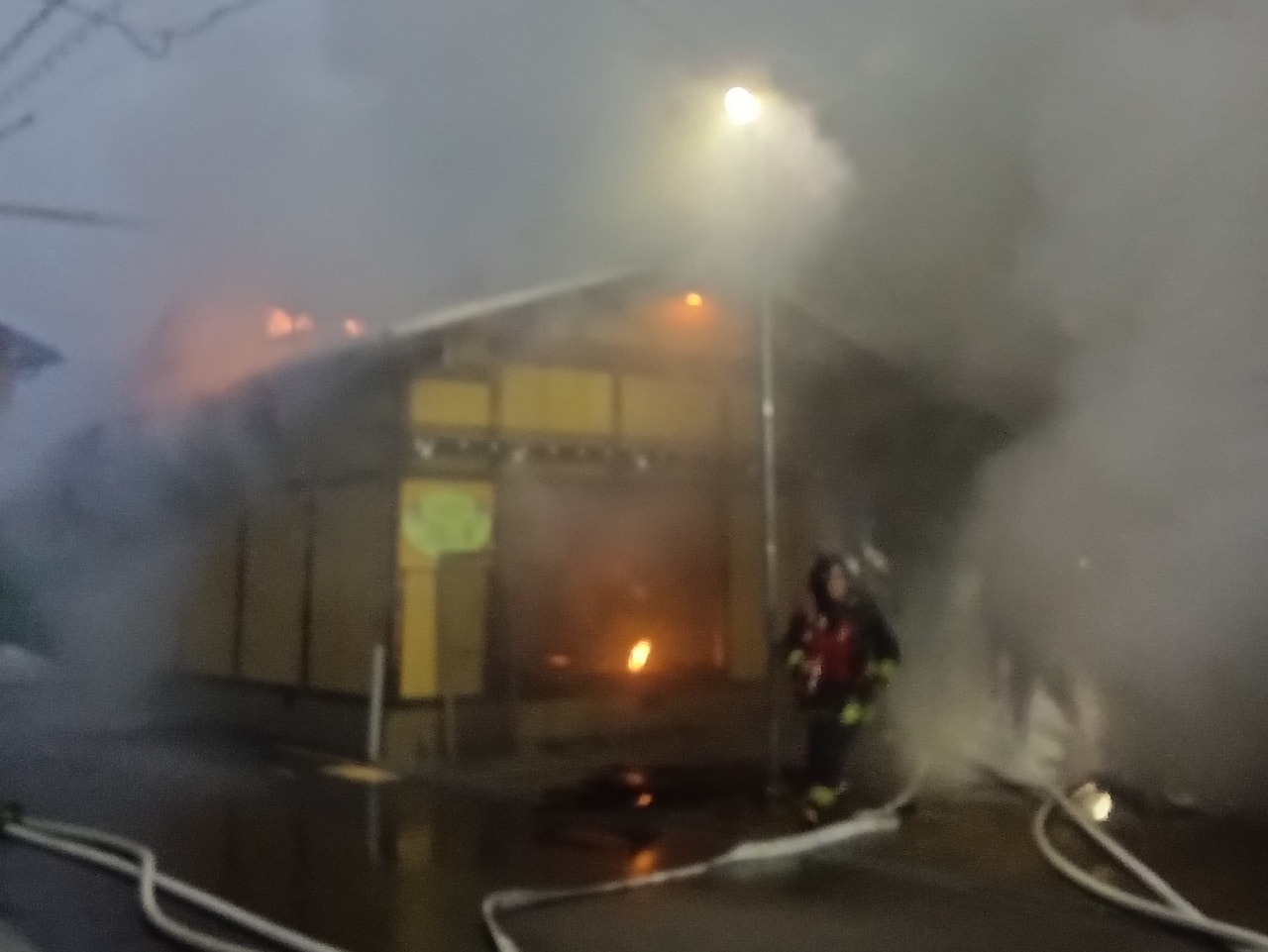 １７日午後、高山市花里町の廃業したデイサービスセンターで火災があり、元経営者の男...