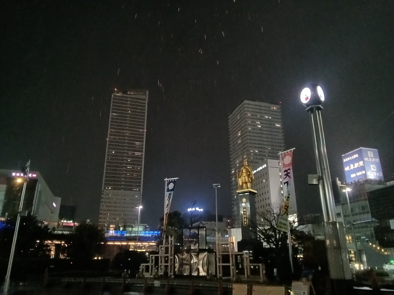 大雪の影響で、中部地方整備局や岐阜県などは高速道路や国道の一部区間で、２５日午前...