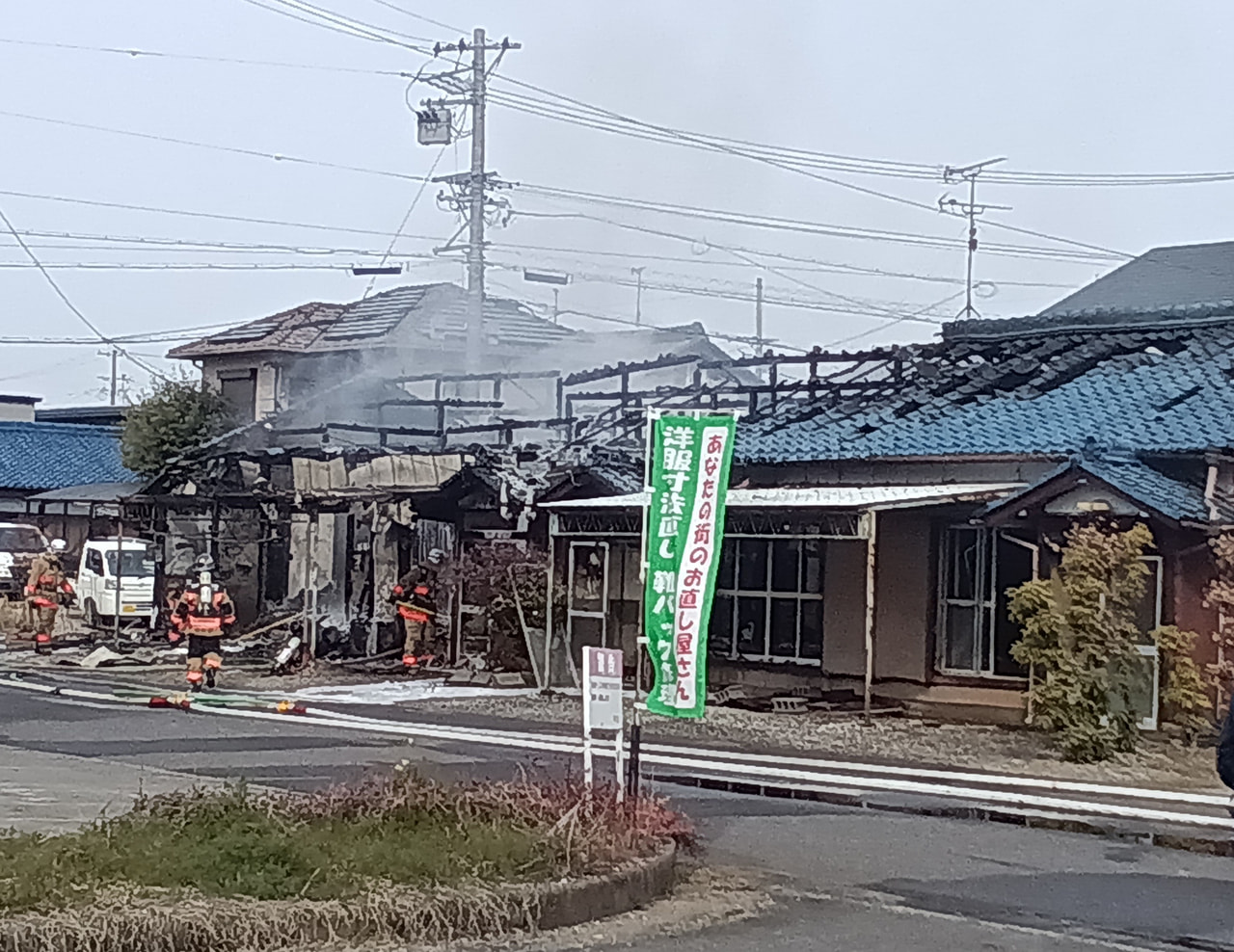 ２日朝、羽島市の長屋で火事があり８４歳の男性が病院に搬送されました。命に別条はな...