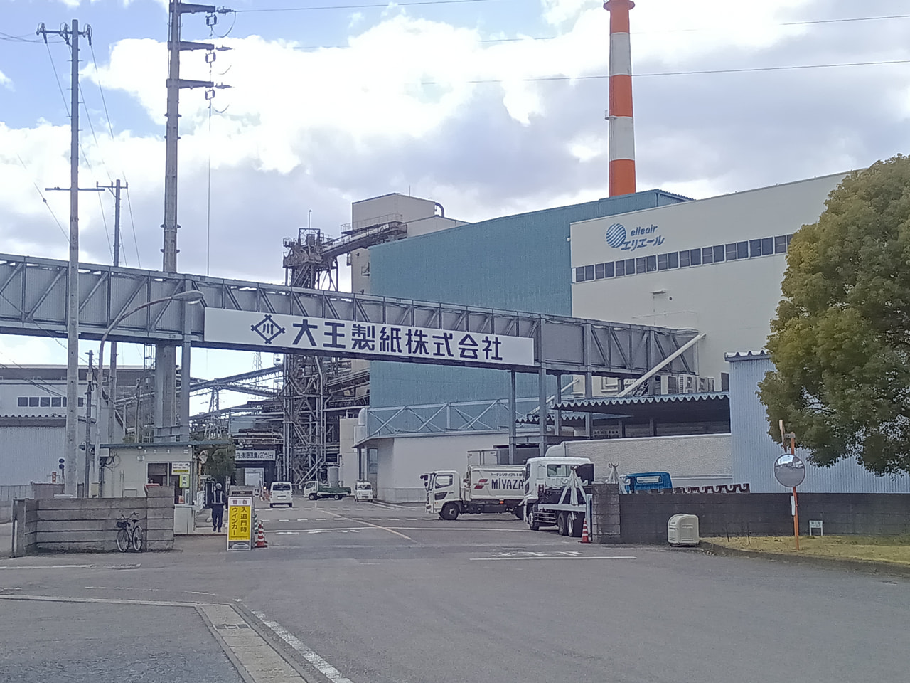 １０日午前１０時ごろ、可児市の大王製紙の工場でガス漏れとみられる作業事故がありま...