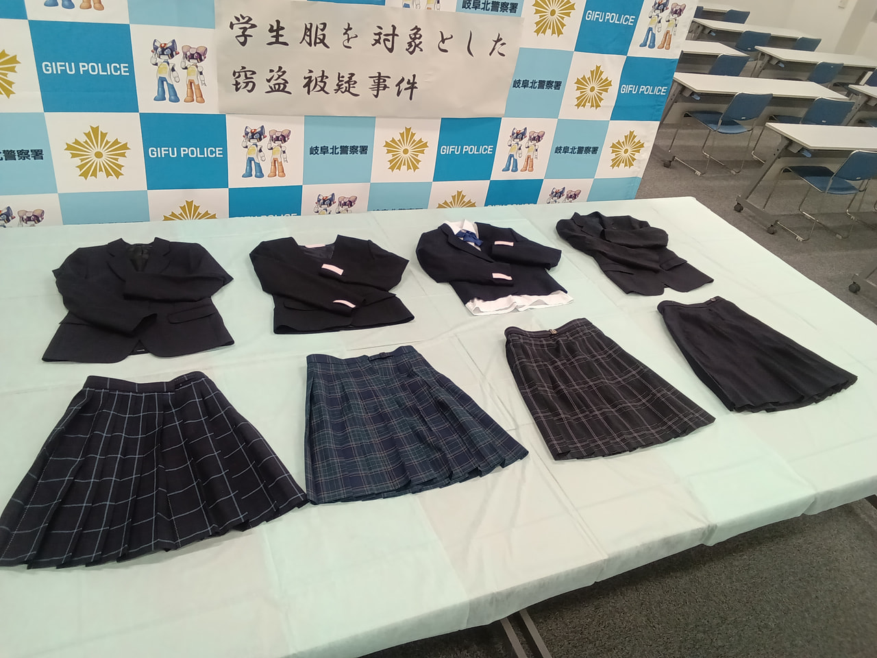 岐阜市内の商業施設の店舗で、マネキンに着せていた女子高校生用の制服を盗んだとして...