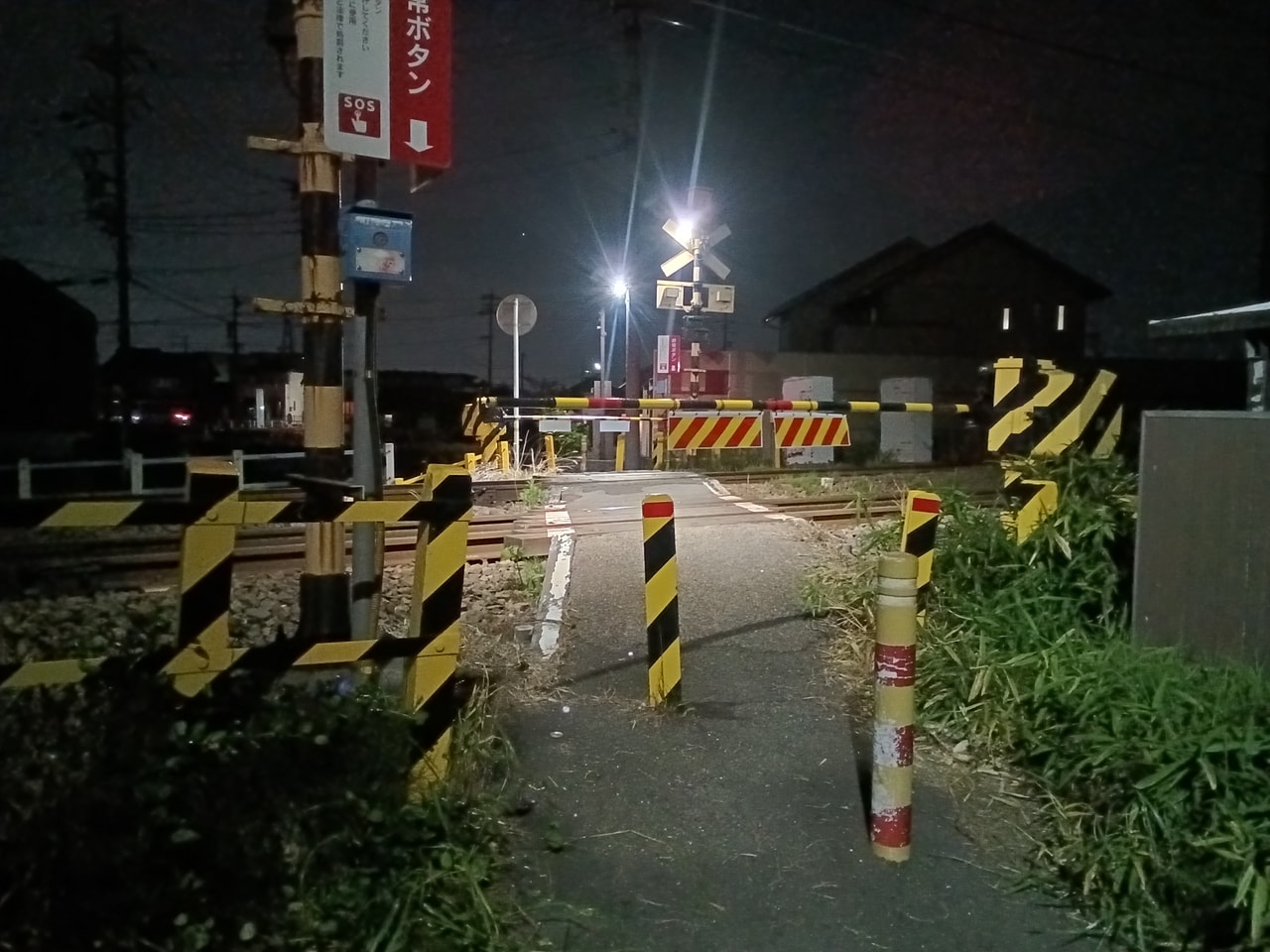 ２４日午後、羽島郡岐南町の名古屋鉄道の踏切で１歳の男児が回送列車と衝突しました。...