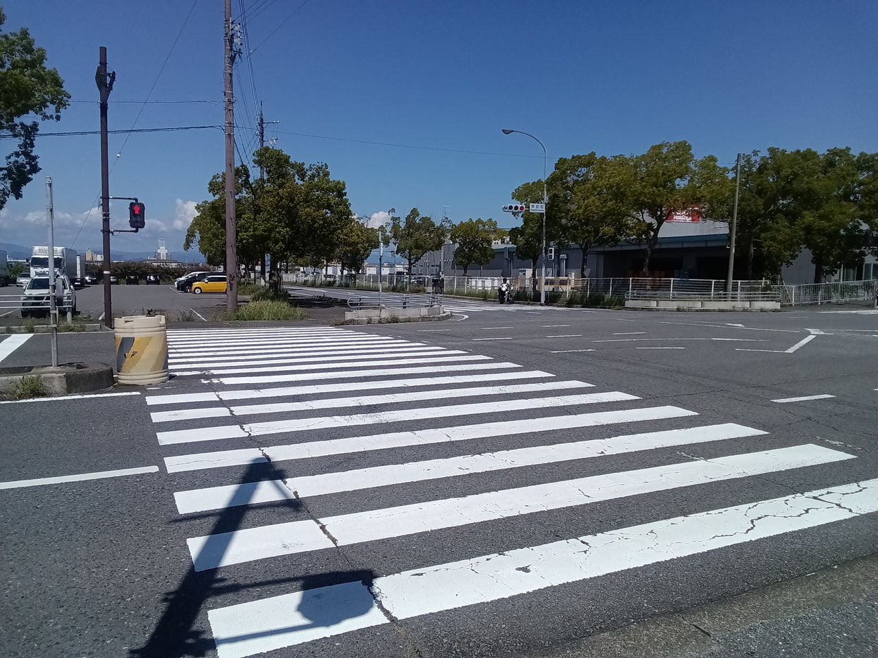 ５日朝、大垣市の交差点で大型トラックと自転車が衝突する事故があり、 自転車に乗っ...