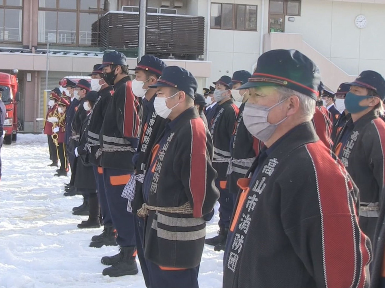 江戸時代から伝わる岐阜県高山市の消防出初式が5日、開かれました。 高山市の出初式...
