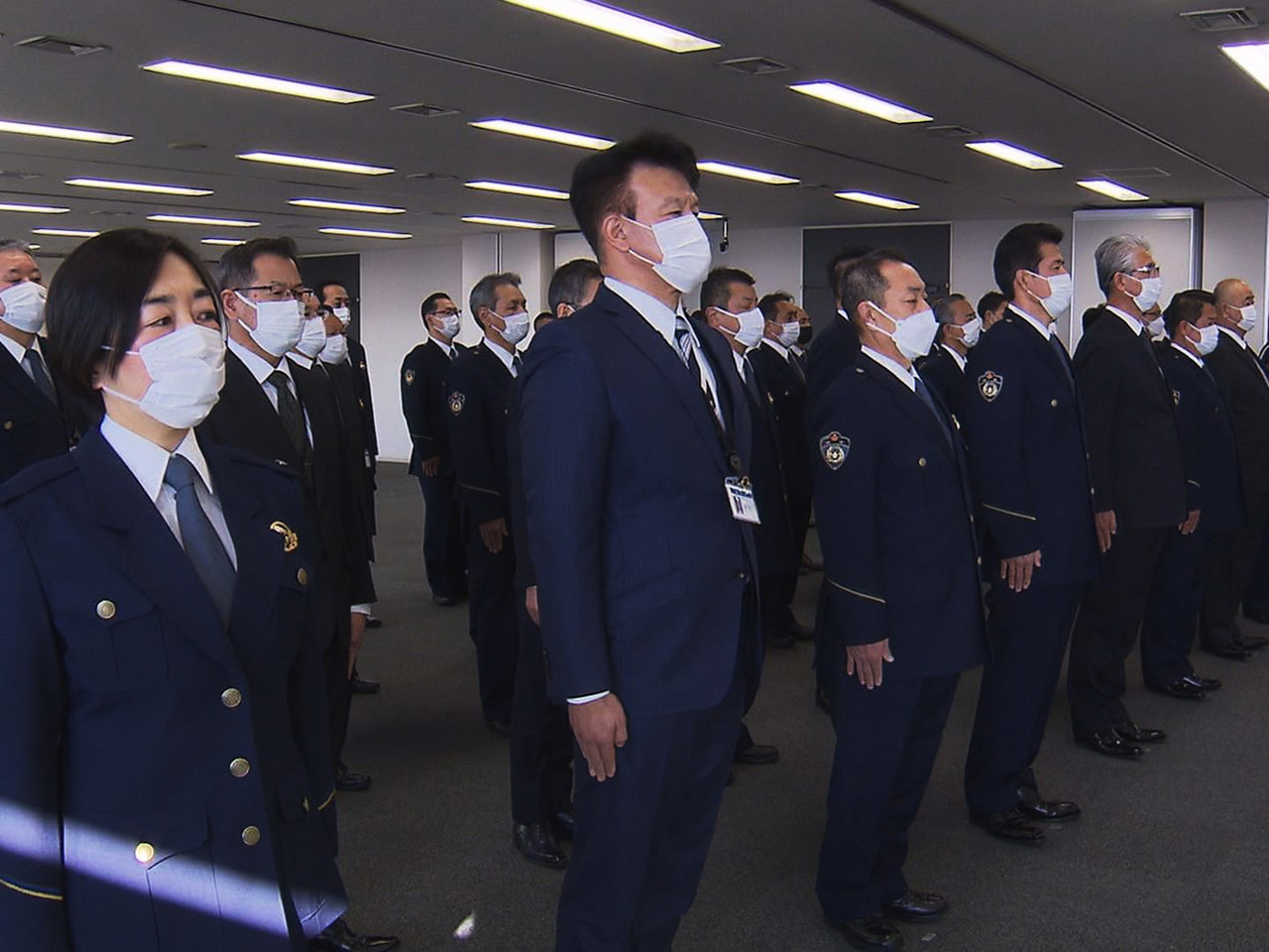 岐阜県警の仕事始め式が5日、県警本部で行われ、警察官らが決意を新たにしました。 ...