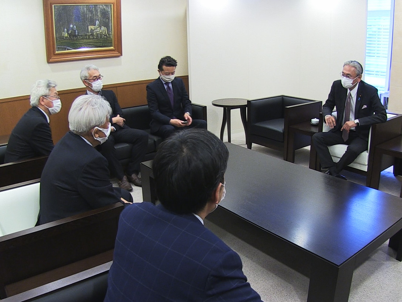 岐阜県選出で自民党の古屋圭司衆議院議員と大野泰正参議院議員が7日、新年のあいさつ...