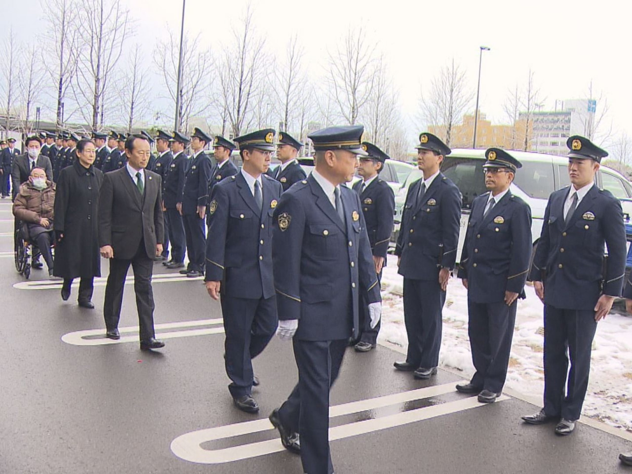 新年を迎え、岐阜県警は１３日、警察官の制服や装備品の確認をする初点検を行い、県民...
