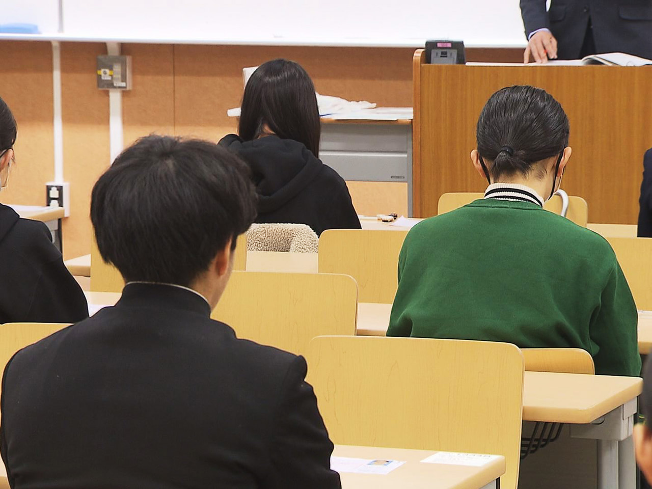 大学入学共通テストが１３日、２日間の日程で全国一斉に始まり、岐阜県内では約７３０...