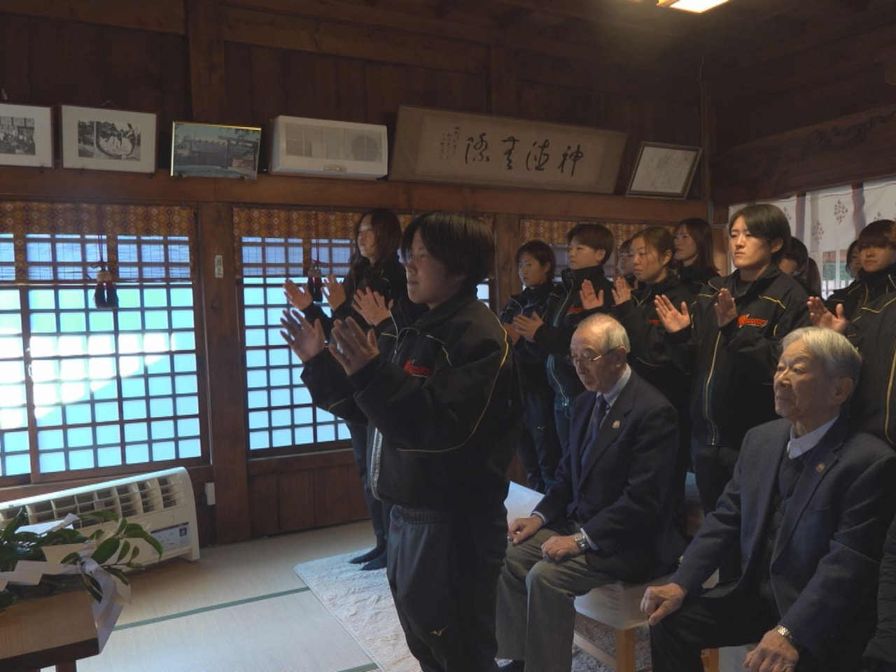 ソフトボール女子ＪＤリーグの大垣ミナモソフトボールクラブの選手らが１０日、大垣市...