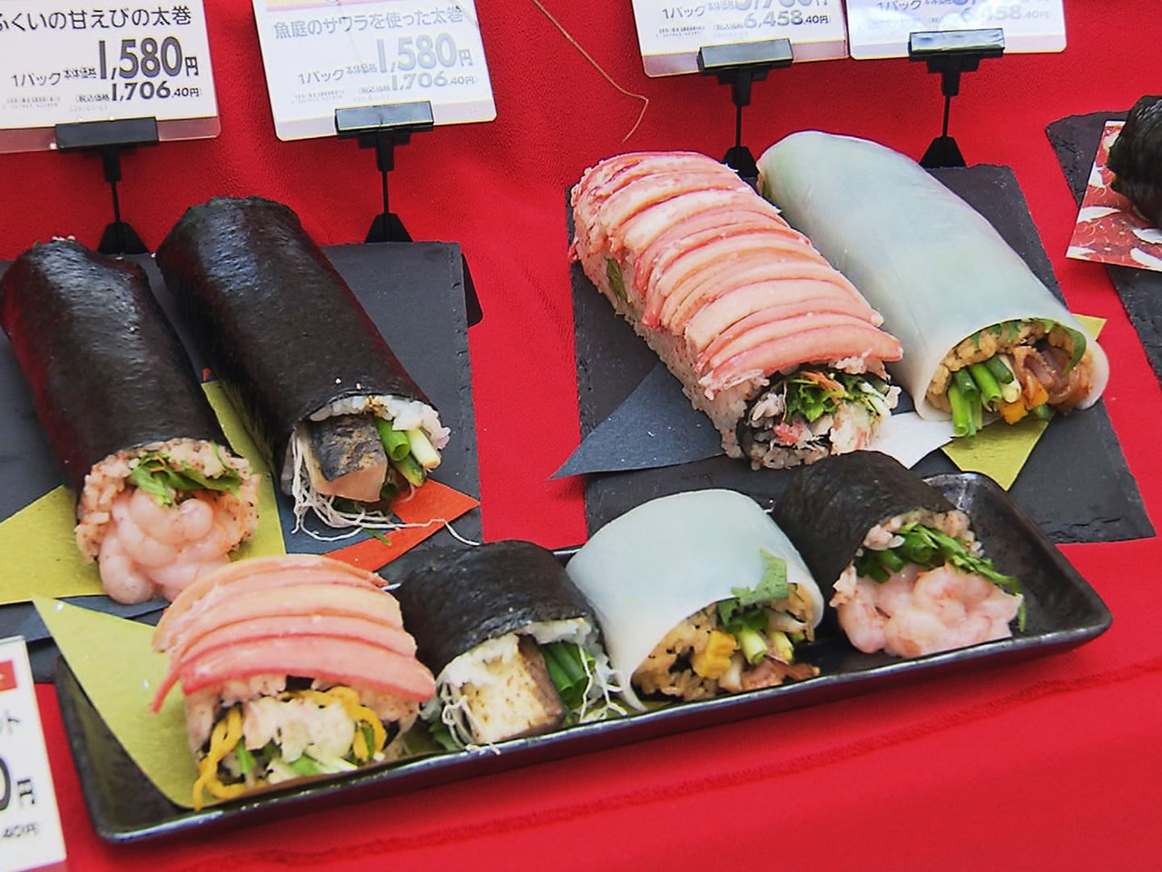 2月3日の節分を前に、ことしの「恵方巻」のお披露目会が18日、名古屋市の大型商業...