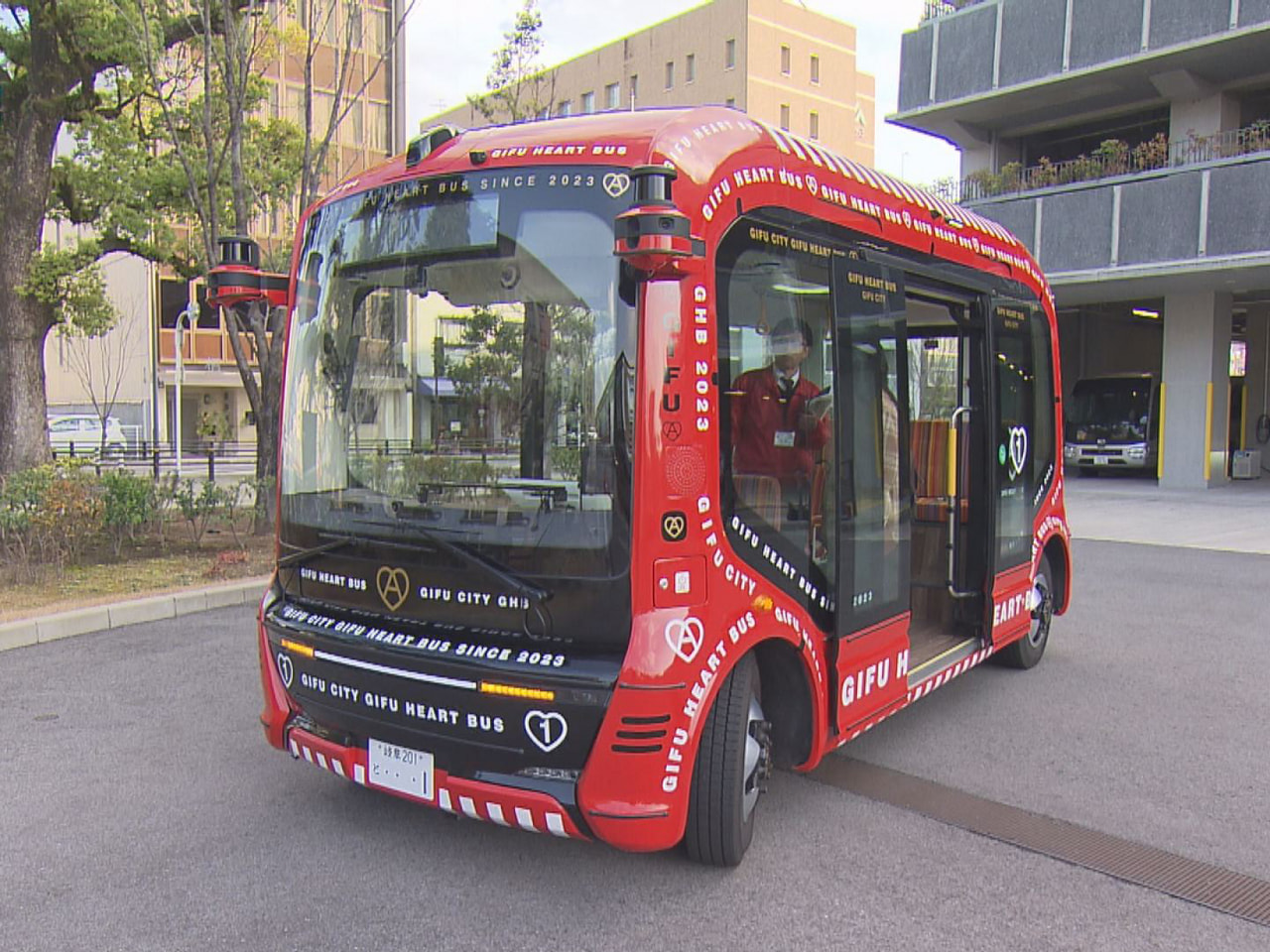 岐阜市は２７日、車両の不具合により運休している自動運転バス「ギフハートバス」の新...