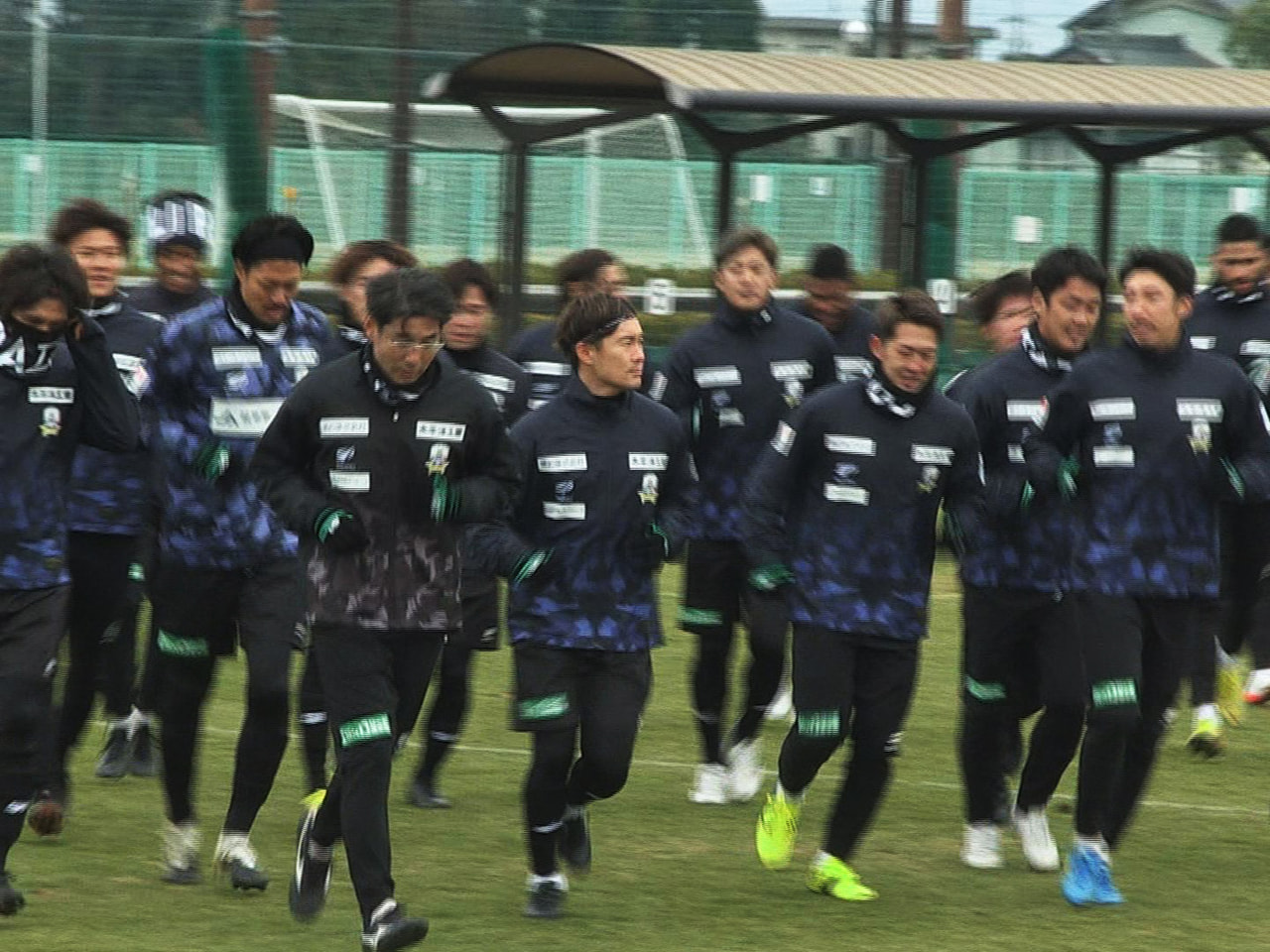 サッカーＪ３のＦＣ岐阜は２３日、岐阜市内で今シーズンのチーム初練習を行い、開幕に...