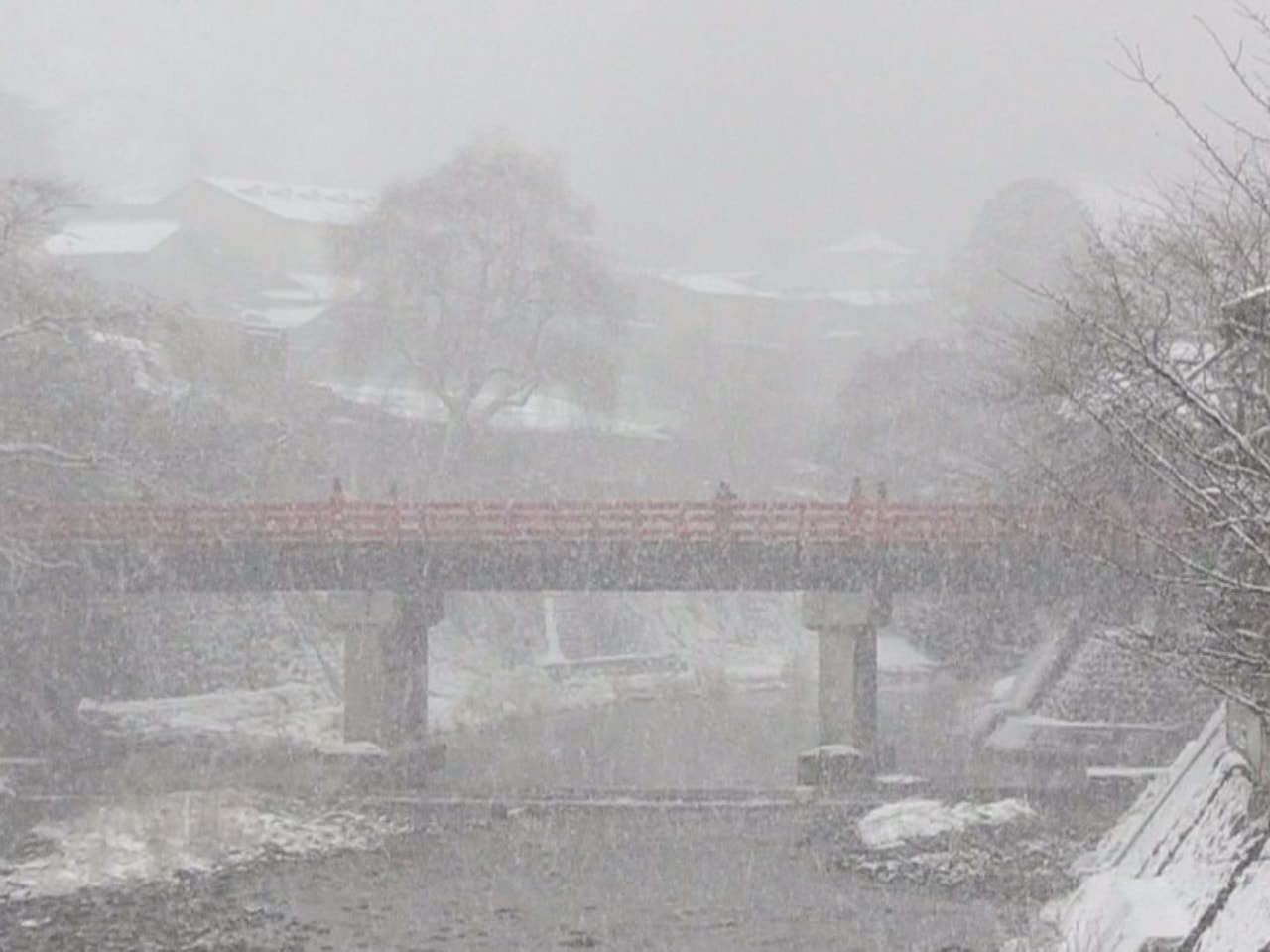 24日から25日にかけてこの冬一番の寒気が流れ込み飛騨地方を中心に雪が降り積雪を...