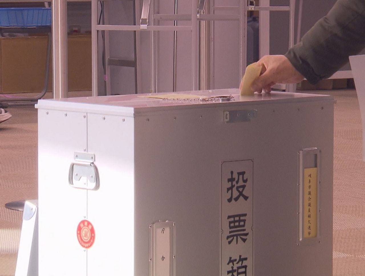 任期満了に伴い、２５日告示された岐阜市長選挙の期日前投票が２６日、岐阜市役所など...