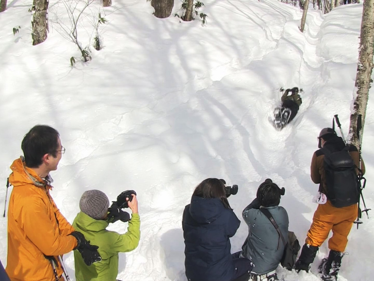 高山市の新穂高ロープウェイで２日、冬のアクティビティを体感する報道陣向けの視察会...