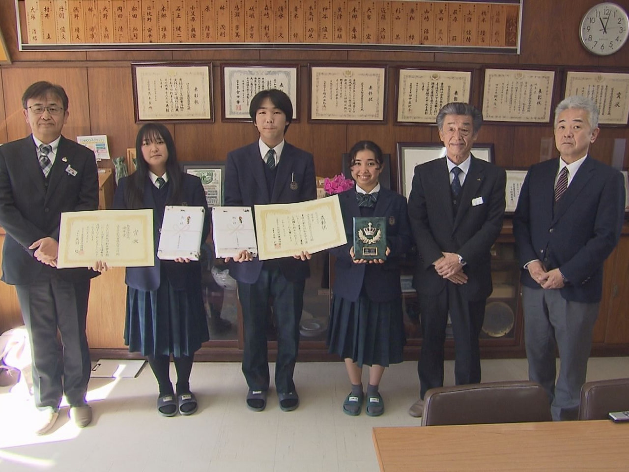 ＪＡ全農岐阜は、１月行われた和牛甲子園で優秀賞など入賞した県内の高校を慰労訪問し...