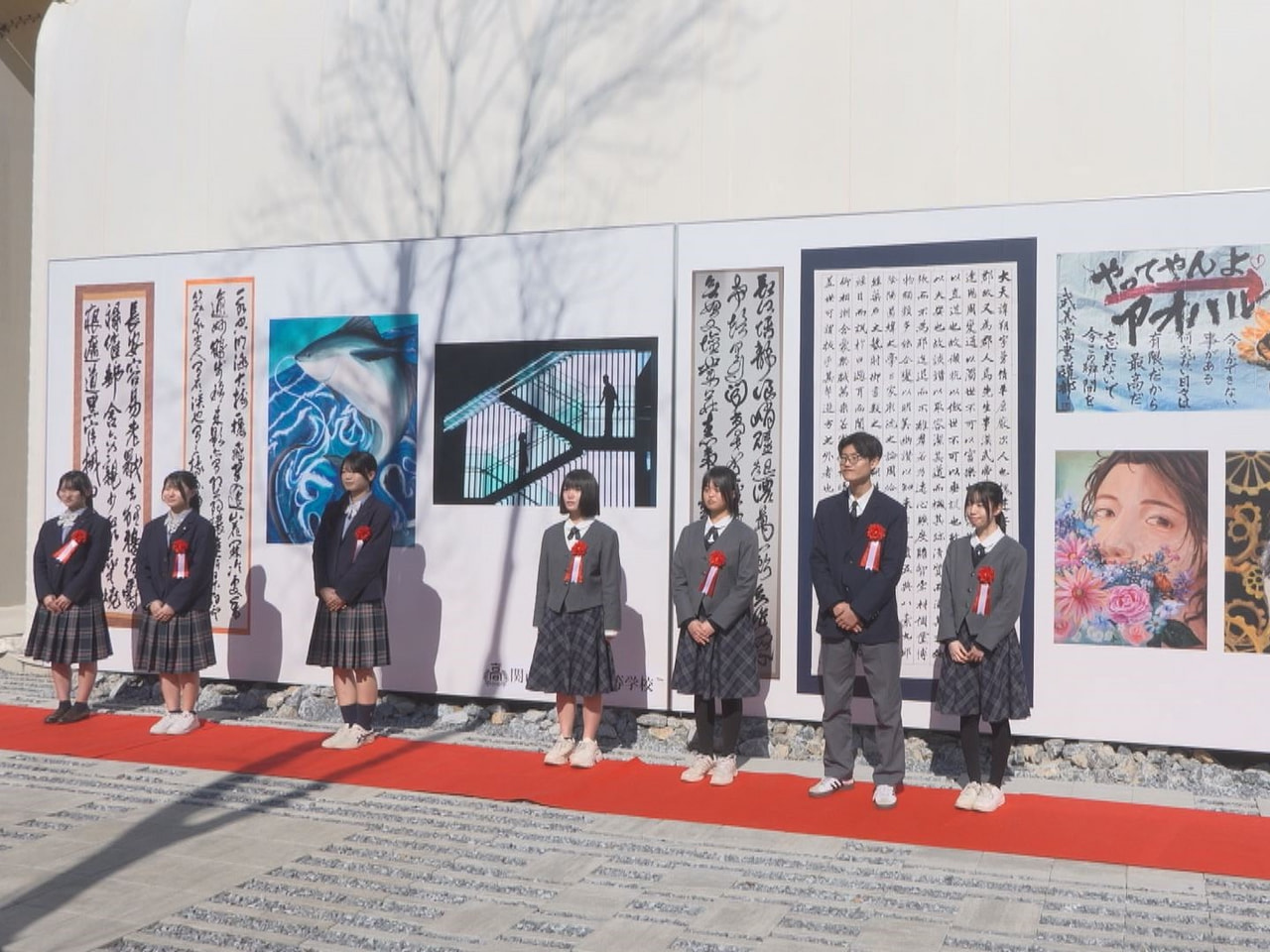 美濃市の工場に設置されている高校生のアート作品を展示した壁「アートウォール」がリ...