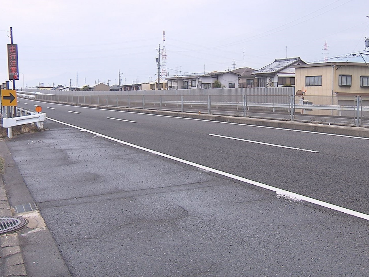 １５日午前、大垣市の国道２１号線で、男性が軽乗用車にはねられ、死亡しました。 １...