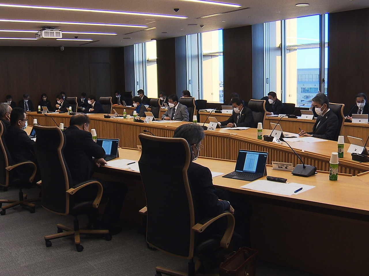 岐阜県は16日、新型コロナウイルス教育推進協議会を開き、卒業式におけるマスク着用...