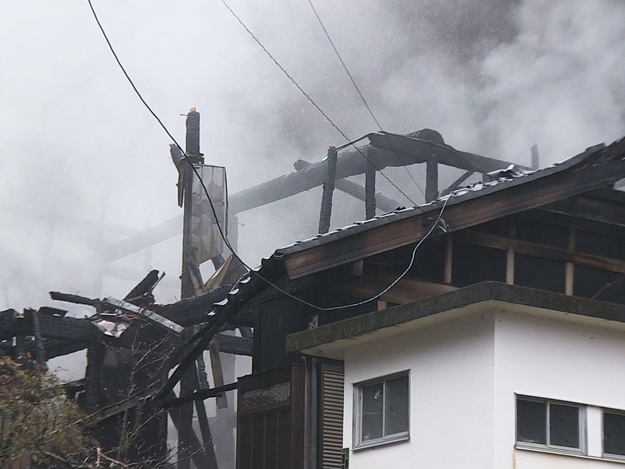 １９日未明、下呂市で住宅が燃える火事があり、この住宅に住む９１歳の女性が軽傷を負...