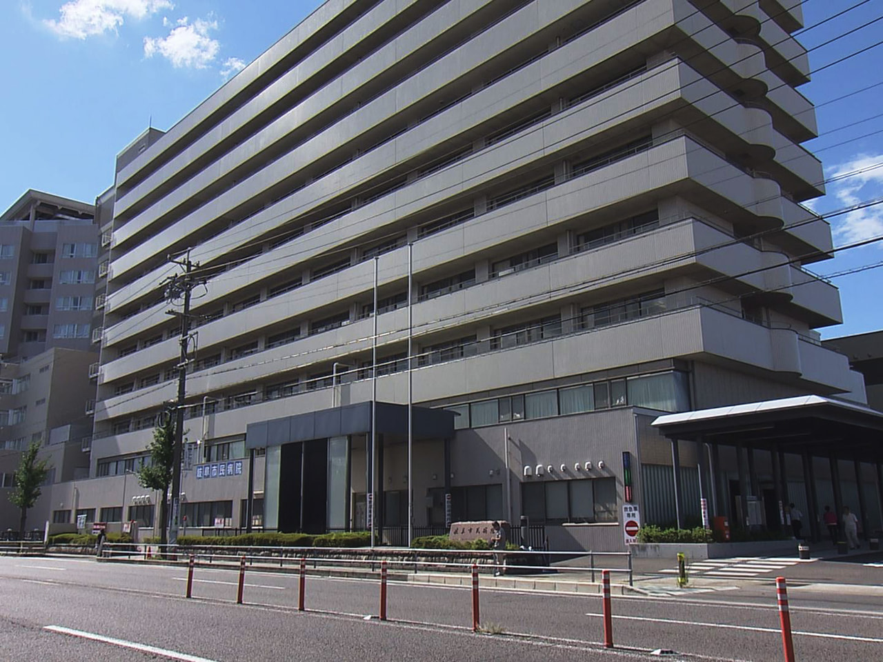 岐阜市民病院は２２日、医師の時間外労働などに対する超過勤務手当の未払いがあったと...