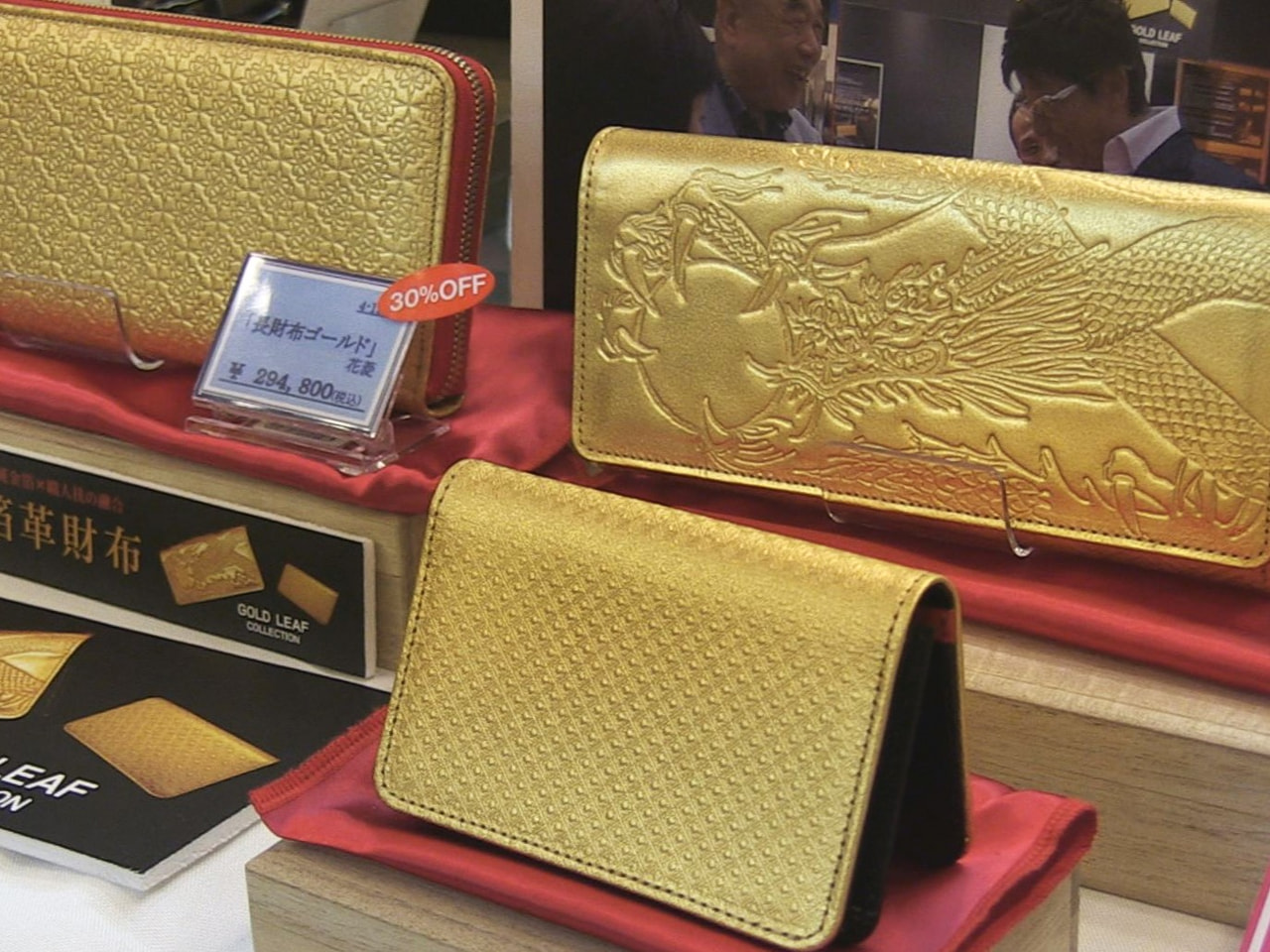 純金製の小判や仏具など金製品がずらりと並ぶ「２０２４大黄金博」が岐阜市の貴金属販...