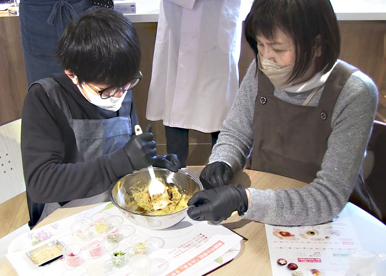 飛騨地方の食文化に欠かせない保存食の漬物やみそなど、発酵食品について親子で学ぶイ...