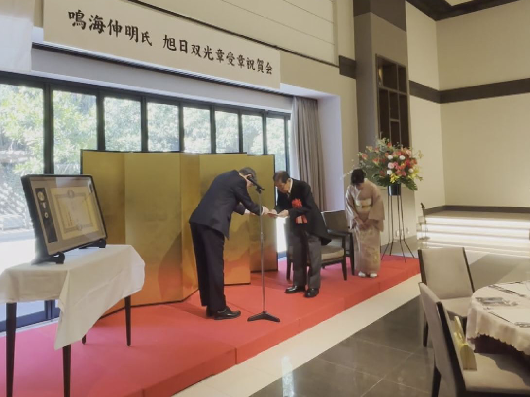 去年の秋の叙勲で旭日双光章を受章した中津川市の建設会社、鳴海組会長の鳴海伸明さん...