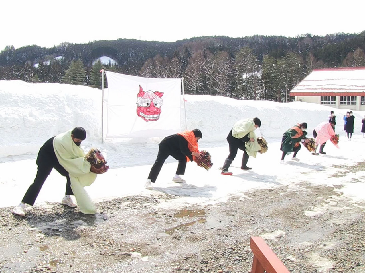 岐阜県内の多くの中学校で8日、卒業式が行われました。 このうち高山市荘川町の荘川...