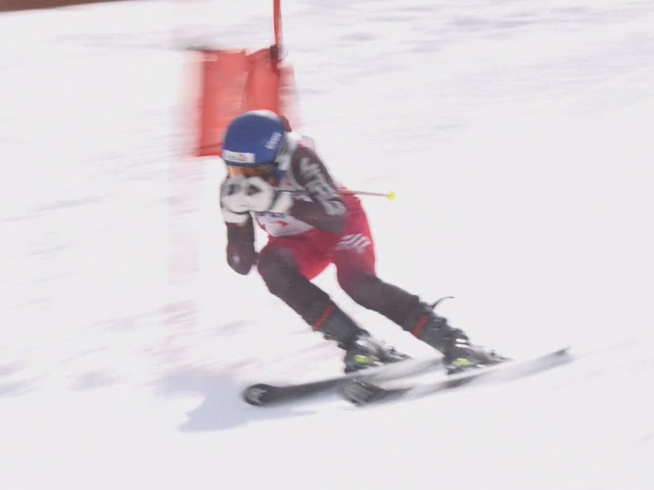 アルペンスキーの乗鞍大回転競技大会が、岐阜県高山市のスキー場で８日行われ、参加選...