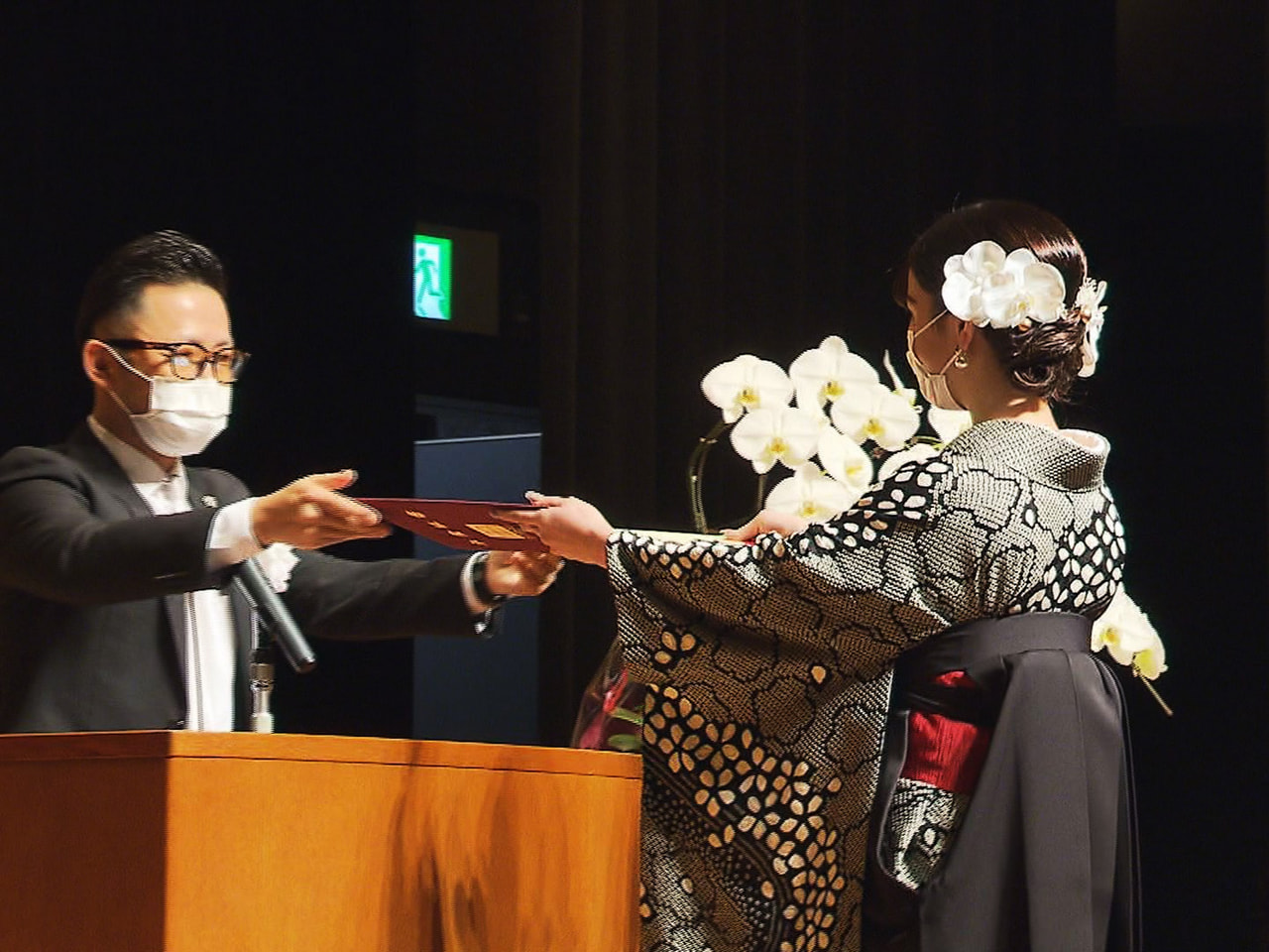 岐阜市の総合美容専門学校ベルフォートアカデミーオブビューティの卒業式が１１日行わ...