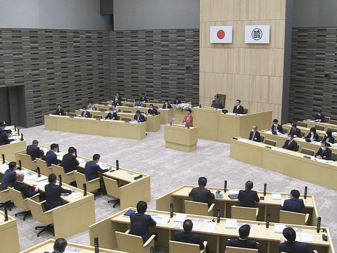 県議会定例会は 最終日の１６日、過去最大となる８８９７億円の新年度一般会計当初予...