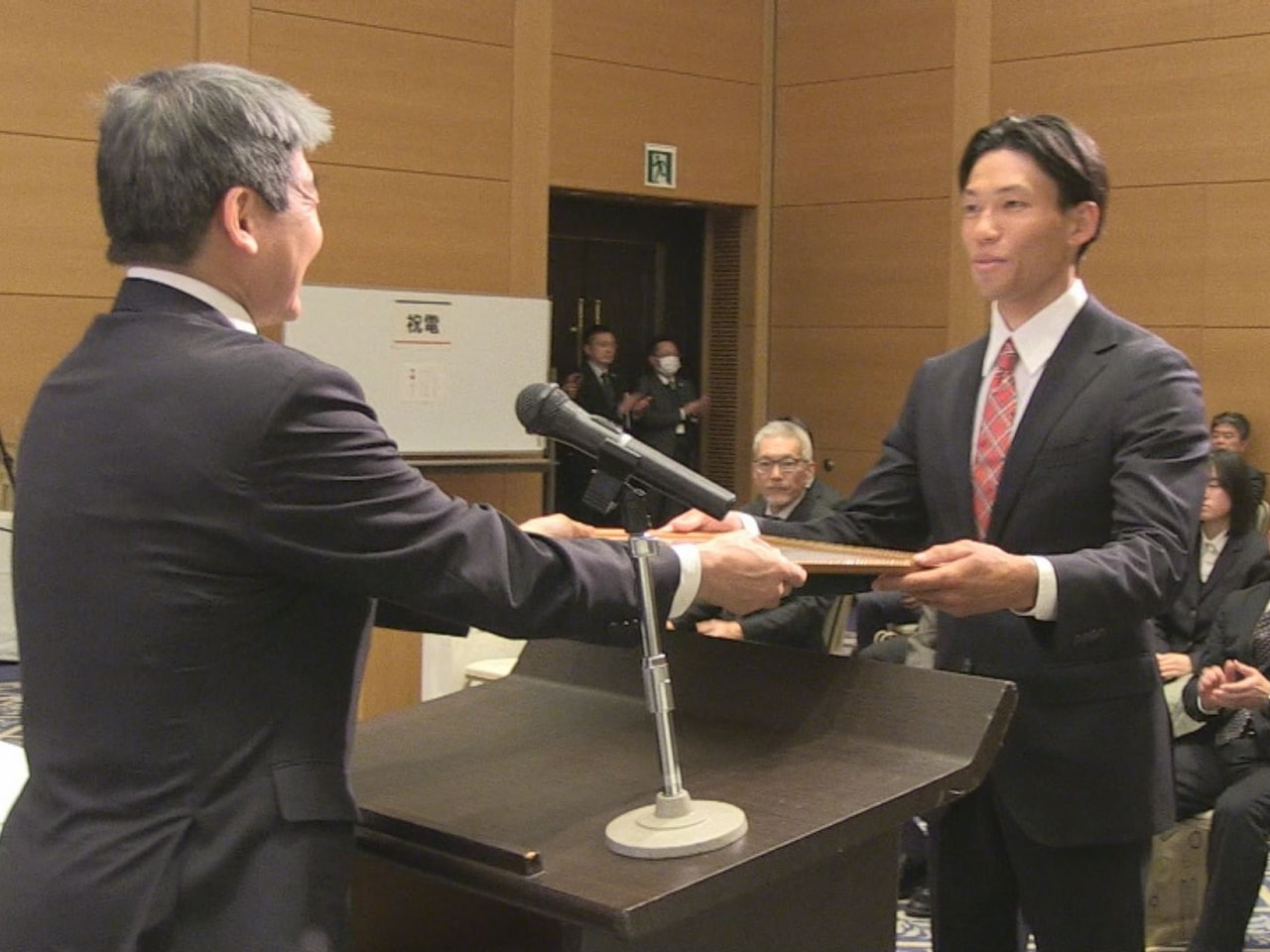 国内外の大会で活躍した県内の選手らをたたえる県スポーツ協会表彰が、１１日、岐阜市...