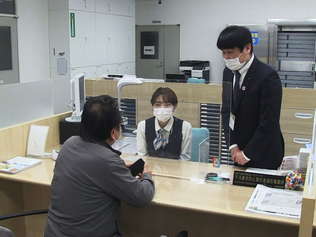 岐阜県内で還付金詐欺が急増していることを受け、岐阜県警と金融機関の職員が１７日、...
