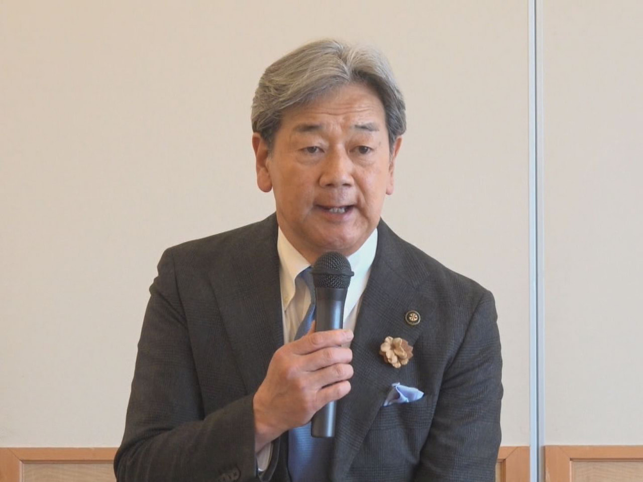 任期満了（９月３日）に伴う高山市の市長選挙で、現職の田中明氏（６５）が２３日、再...