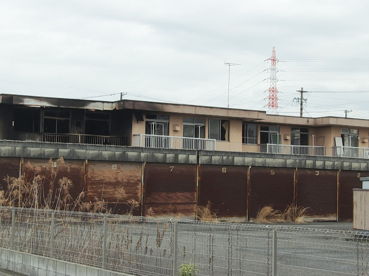 23日朝、大垣市のアパートで火事があり1人の遺体が見つかりました。 23日午前7...