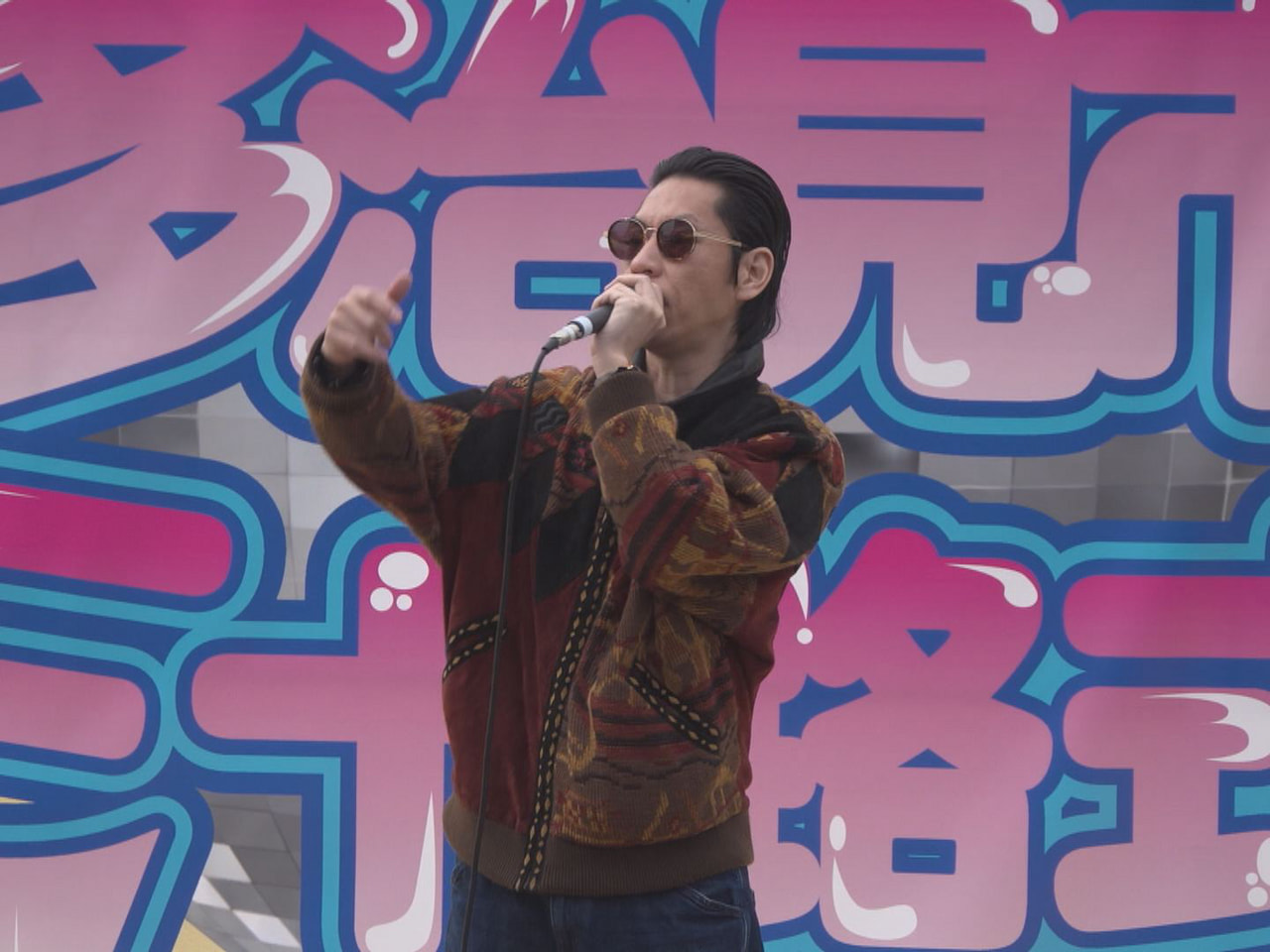 多治見市で３０歳を迎えた若者を祝う「三十路式」が開かれ、人気ラッパー 呂布カルマ...