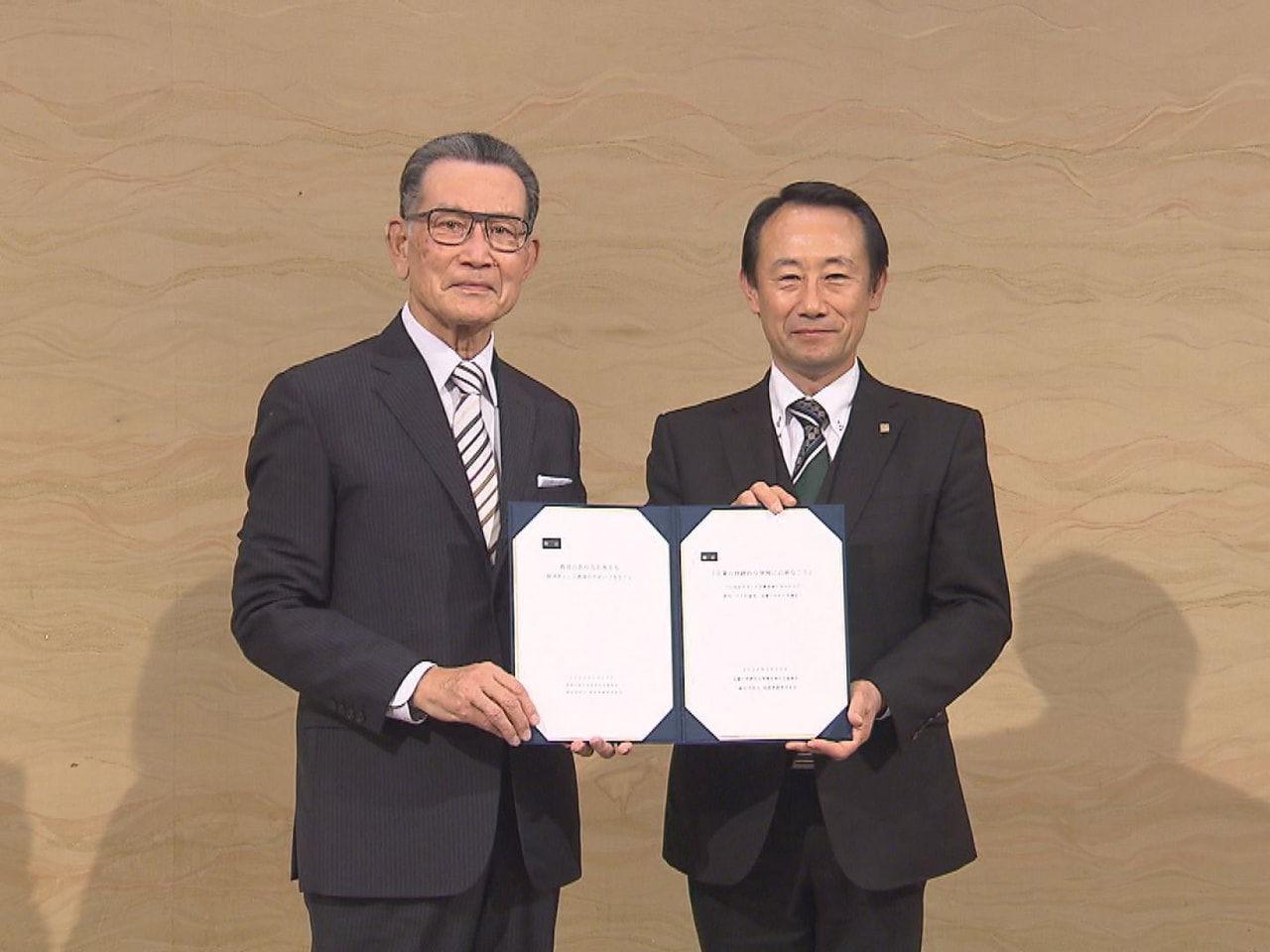 県経済同友会は３０日、県の教育施策や人材確保策などに関する提言書を江崎禎英知事に...