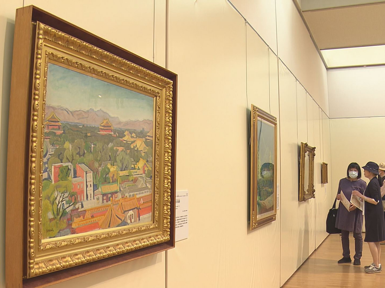 岐阜信用金庫の創立１００周年を記念した所蔵絵画を紹介する展覧会が県美術館で開かれ...