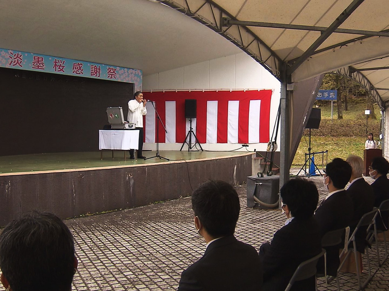 本巣市の淡墨公園で5日、淡墨桜感謝祭が行われ、桜の保護の取り組みなどが発表されま...