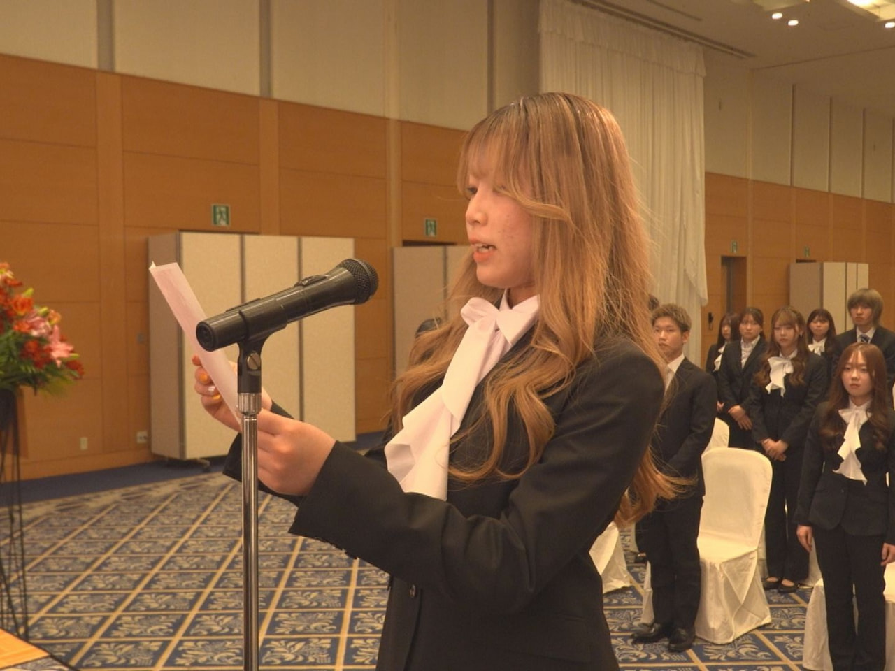 岐阜市の岐阜美容専門学校の入学式が６日に市内で行われ、新入生が希望を胸に新たな一...