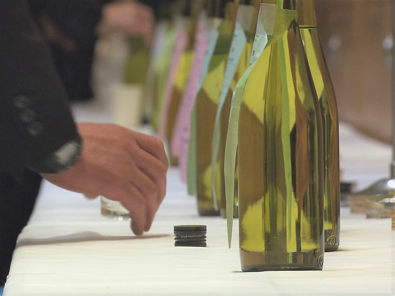 県内の造り酒屋が新酒の出来栄えを競う県新酒鑑評会の表彰式が12日、岐阜市で開かれ...