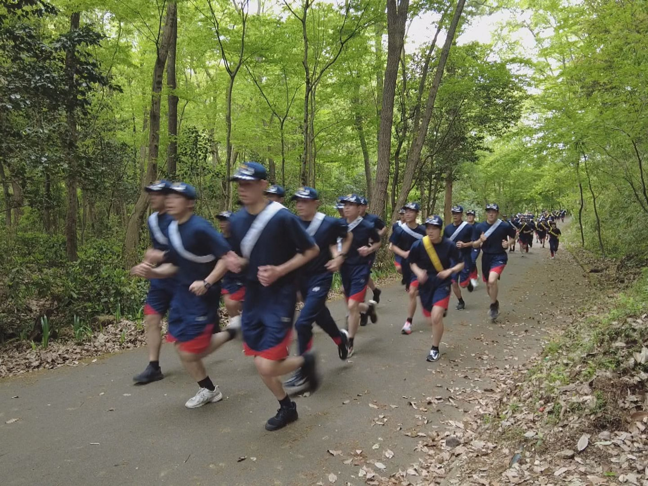 新人警察官の登竜門といわれる「早駆け競走」が１７日行われ、未来の県の安心・安全を...