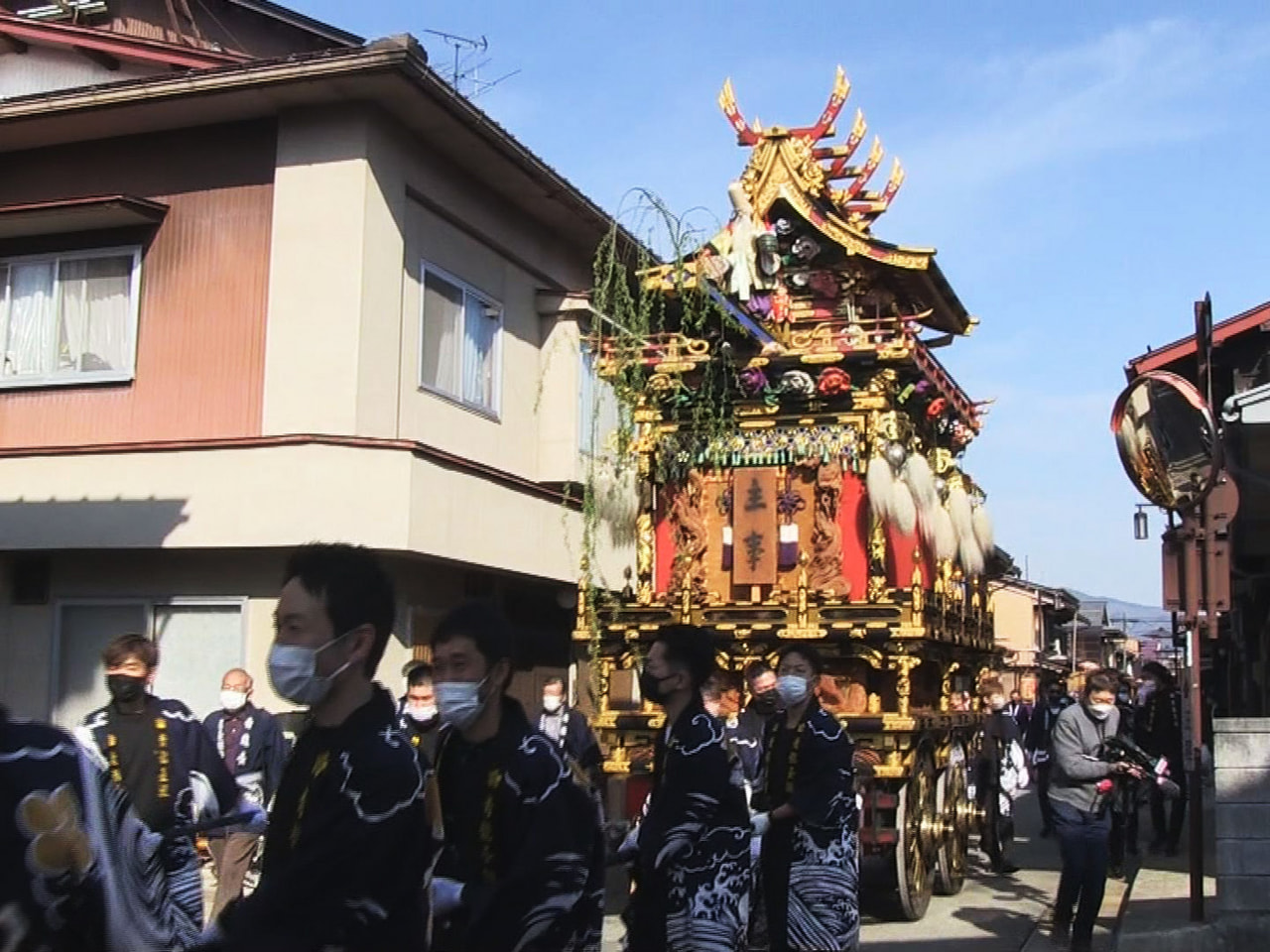 「起こし太鼓」で知られる飛騨市の古川祭が規模を縮小して３年ぶりに１９日開幕しまし...