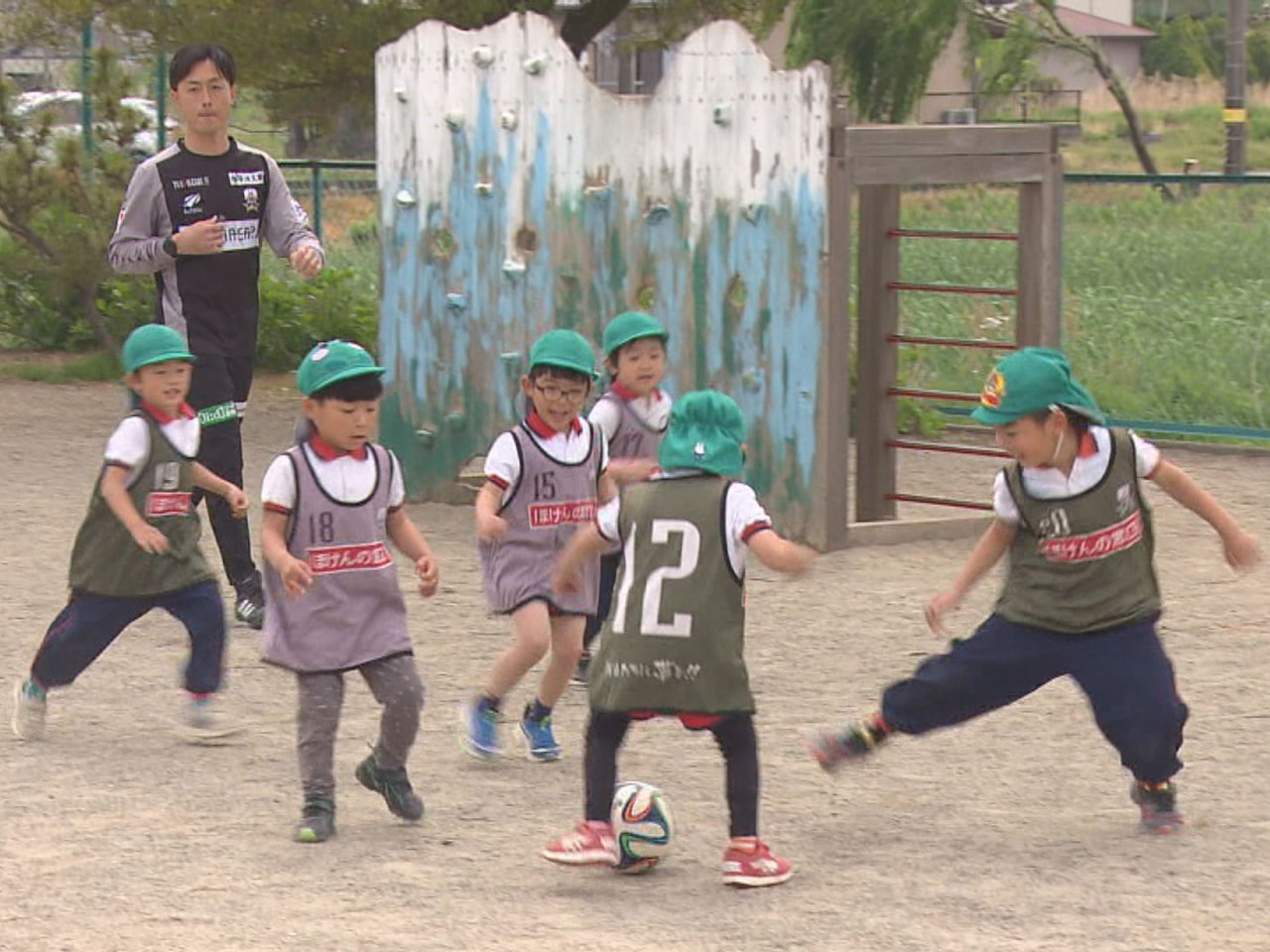 岐阜県のプロサッカーチームＦＣ岐阜は、県内各地域の人と交流する「ホームタウン活動...
