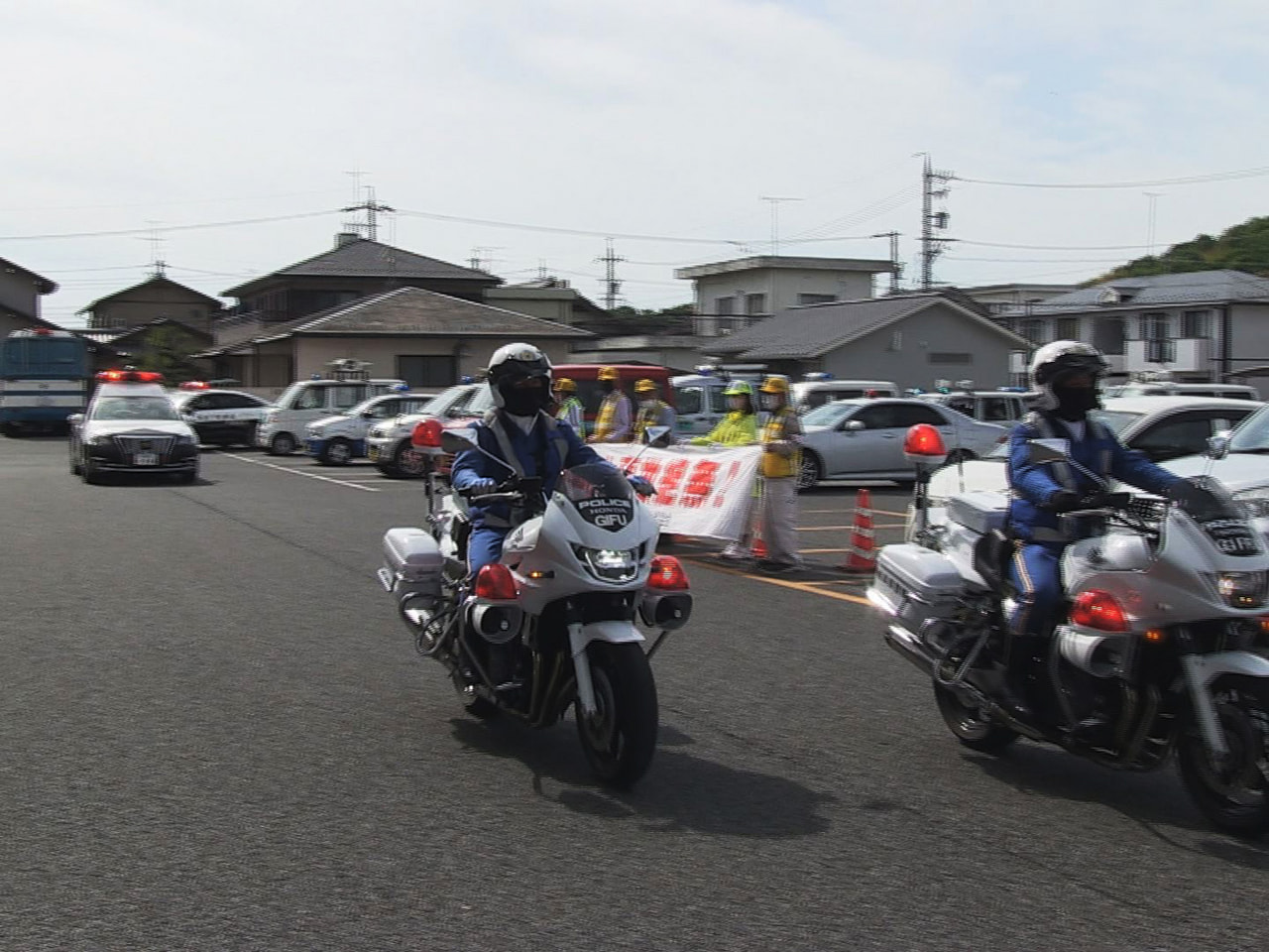 外出の機会が増える大型連休を前に犯罪や交通事故を防ごうと、官民合同のパトロールの...