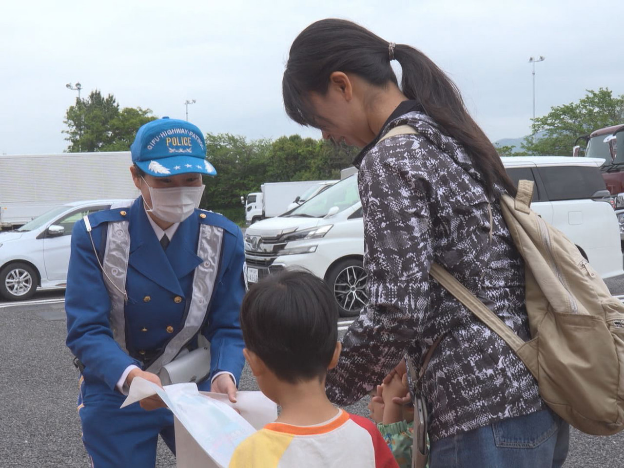 ゴールデンウィーク中の高速道路での事故の防止を呼びかけようと、 県警の高速道路交...